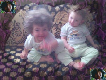 voila les deux  bébé c inass  et samia